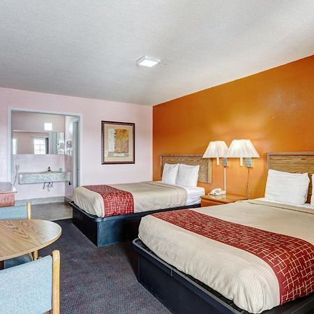 Regency Inn Fayetteville Εξωτερικό φωτογραφία