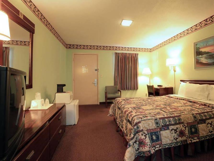 Regency Inn Fayetteville Εξωτερικό φωτογραφία